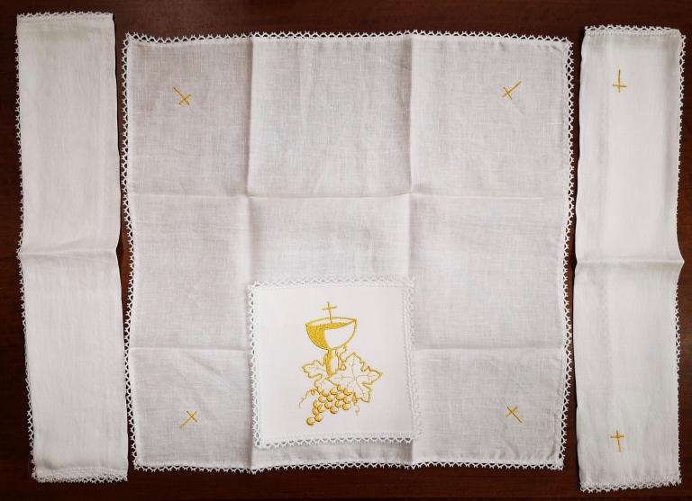 servizio da messa 4 pezzi ricamo oro calice e uva